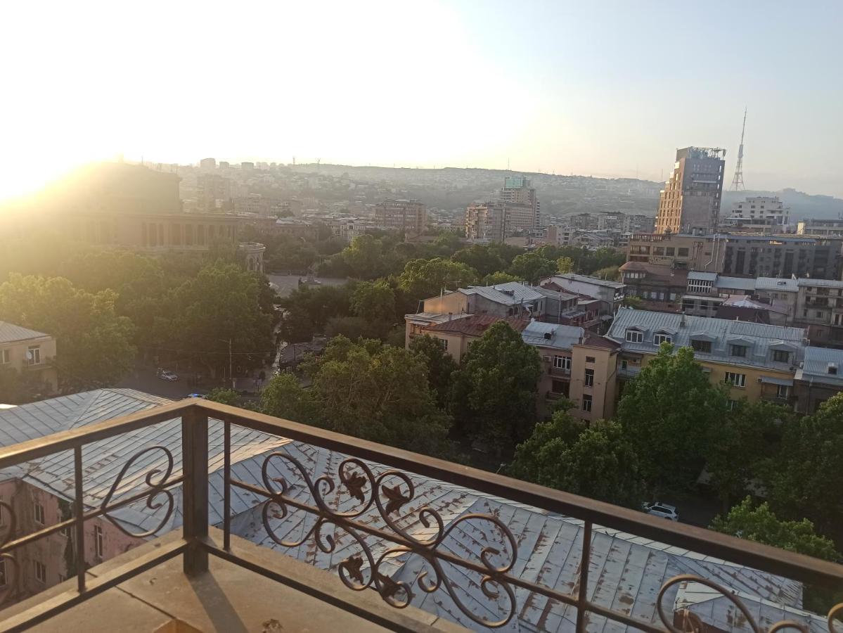 Красивая, Просторная Квартира В Самом Центре Еревана, Рядом С Оперным Театром. Ereván Exterior foto